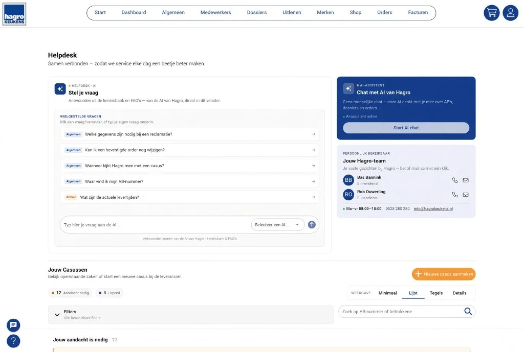 Voorbeeldweergave van het helpdesk-overzicht in het klantenportaal, met AI-vraag, teamcontact en casussen. Demogegevens.